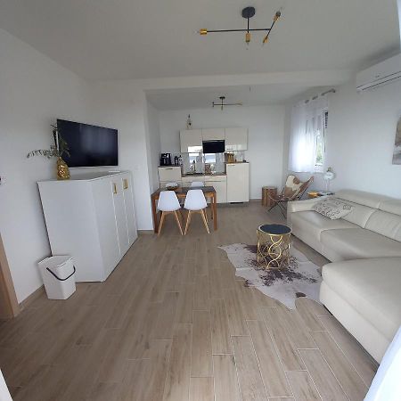 Apartmani Tin Starigrad Exterior photo