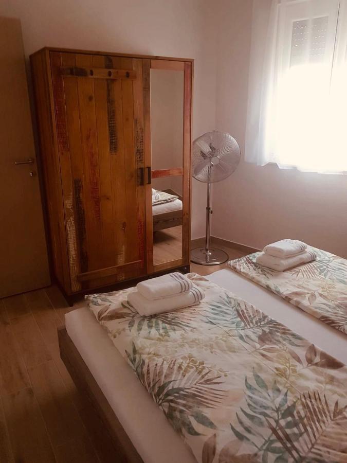 Apartmani Tin Starigrad Exterior photo