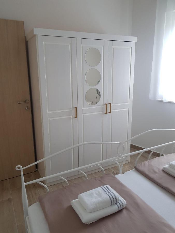 Apartmani Tin Starigrad Exterior photo