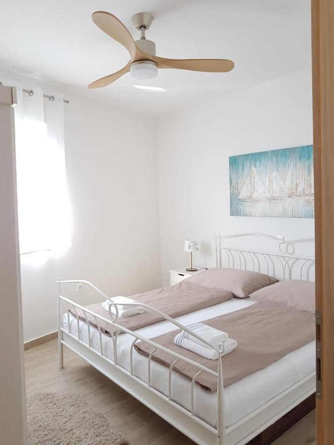 Apartmani Tin Starigrad Exterior photo